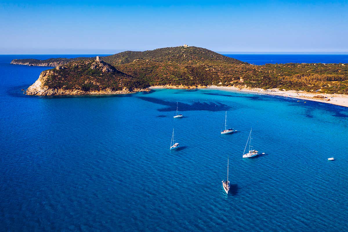 Spiaggia di Simius Stessa spiaggia stesso mare? Scopri quelle più belle d’Italia