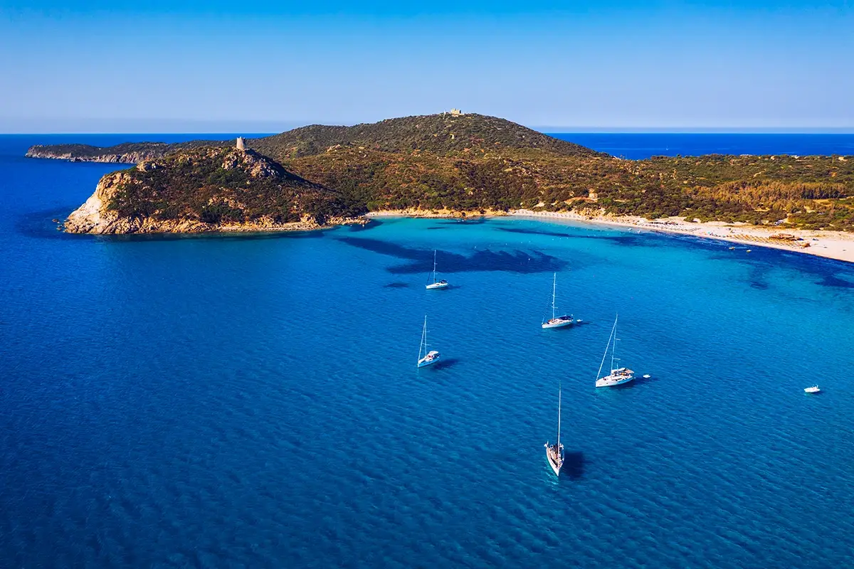 Spiaggia di Simius Stessa spiaggia stesso mare? Scopri quelle più belle d’Italia