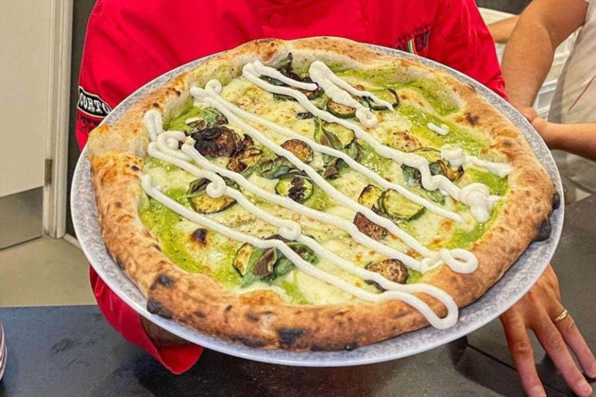 Simone Fortunato farcisce la sua pizza di tradizione  