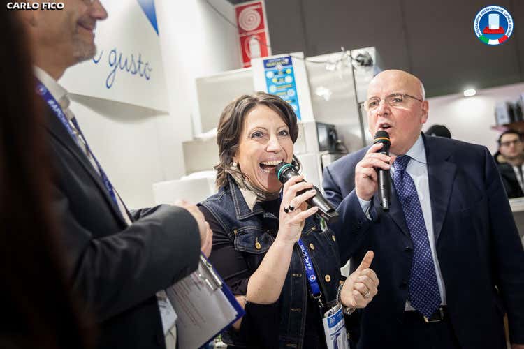 Sonia Re (Simposio Le Stelle della Ristorazione Formazione con 120 cuochi Apci) Sonia Re (Simposio Le Stelle della Ristorazione Formazione con 120 cuochi Apci)