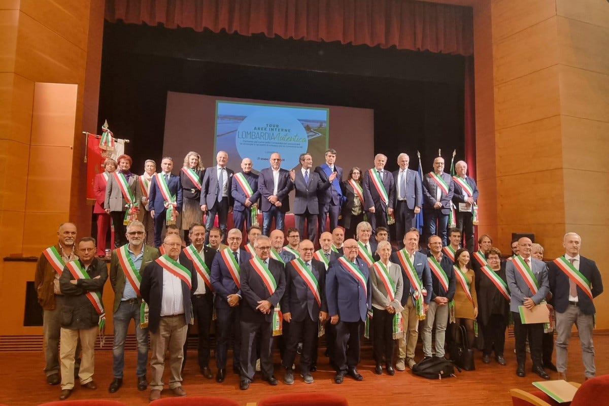 I sindaci della Lomellina con il presidente Attilio Fontana  Da Regione Lombardia 196 milioni per rilanciare la Lomellina