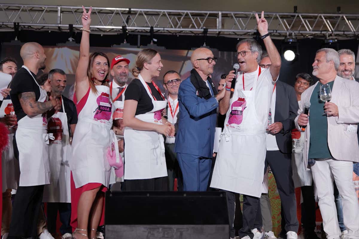 Sindaci ai fornelli, vince la coppia Angarano-Lallito con un piatto di mare Sindaci ai fornelli, vince la coppia Angarano-Lallito con un piatto di mare