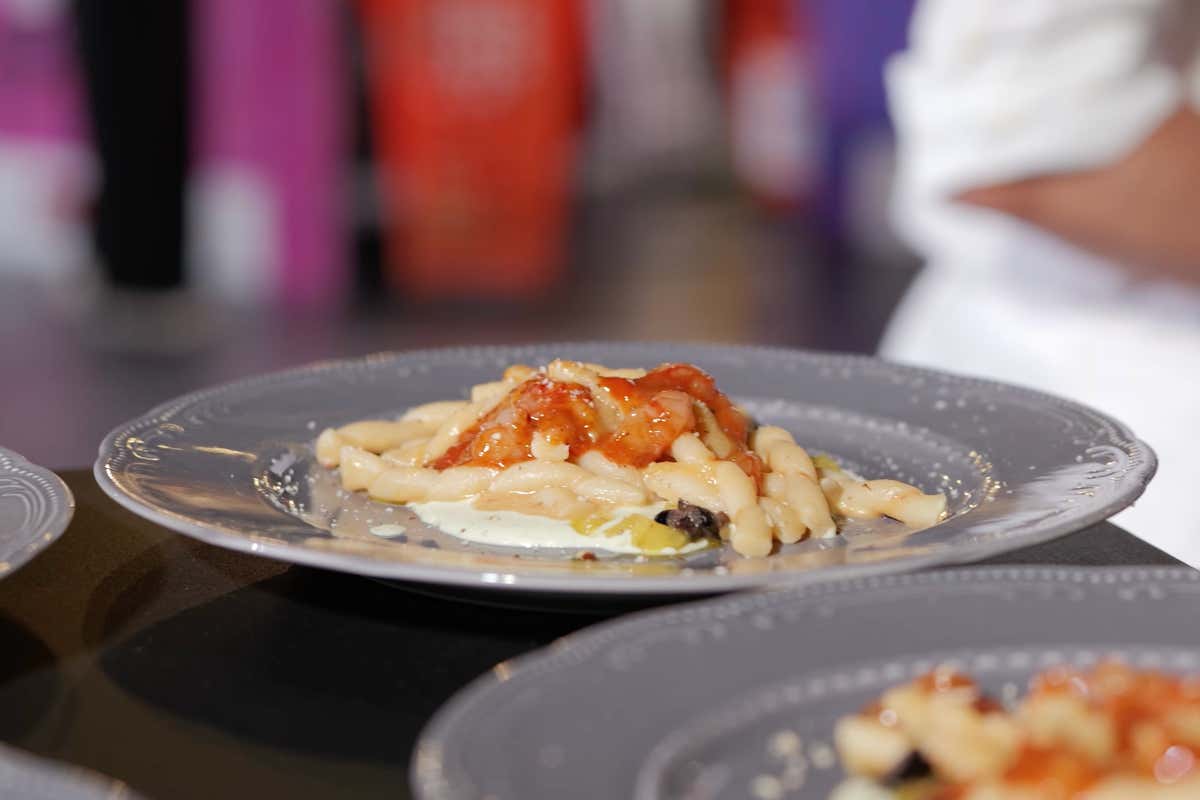 Sindaci ai fornelli, vince la coppia Angarano-Lallito con un piatto di mare Sindaci ai fornelli, vince la coppia Angarano-Lallito con un piatto di mare