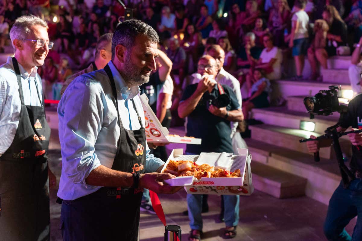 A Bisceglie torna “Sindaci, ai fornelli!”: 10 primi cittadini in gara con gli chef A Bisceglie torna “Sindaci, ai fornelli!”: 10 primi cittadini in gara con gli chef