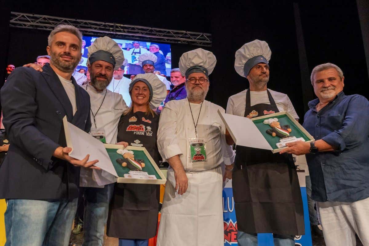 Decaro e Bruno vincono “Sindaci ai fornelli” con un piatto alle ostriche e 'nduja