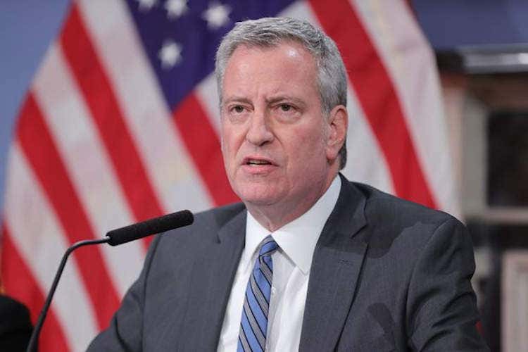 Bill de Blasio - Spagna: 10mila casi in sole 24 ore Metà New York avrà il Covid-19 Bill de Blasio - Spagna: 10mila casi in sole 24 ore Metà New York avrà il Covid-19