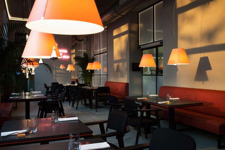 La sala del ristorante Sine di Milano (Sine, il ristorante gastrocratico di Roberto Di Pinto a Milano)