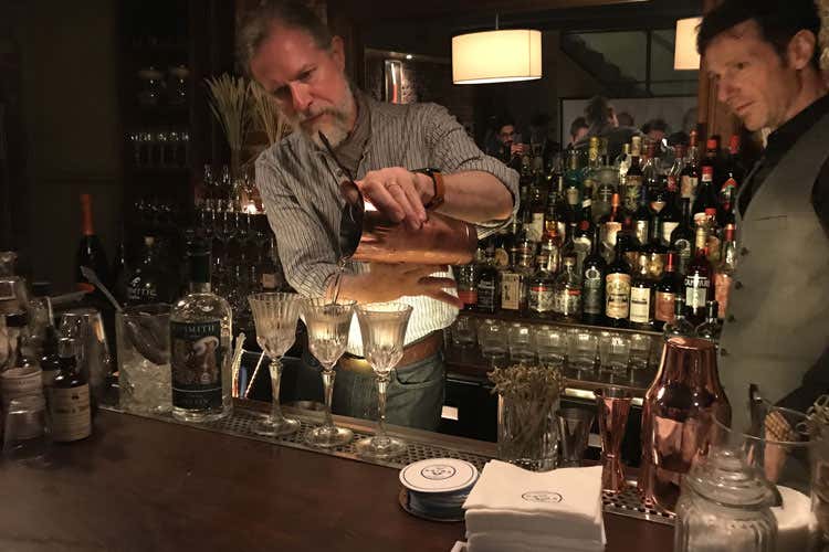 (Sipsmith, il gin &egrave; a Londra dopo 2 secoli Il guru Jared Brown lo porta a Milano)