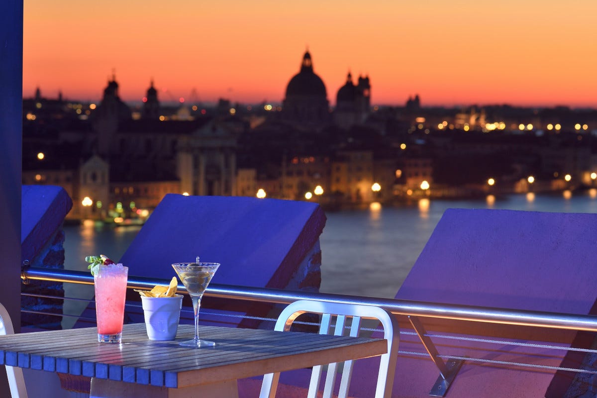 Vita di Venezia dalla terrazza dell'Hilton Molino Stuky Hilton: otto terrazze bar tra Italia ed Europa per frizzanti serate di fine estate