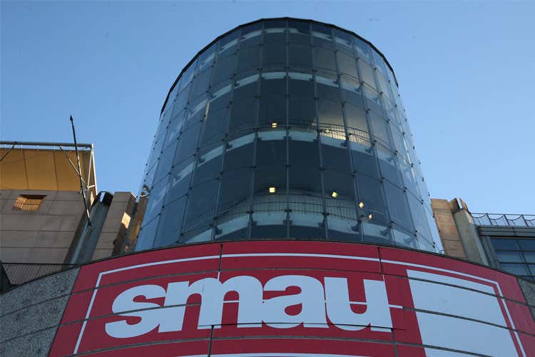 (SMAU)