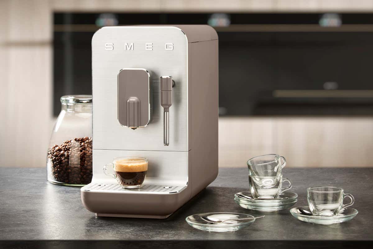 La macchina da caffè Smeg si aggiudica il prestigioso Industry Award La macchina da caffè Smeg si aggiudica il prestigioso Industry Award
