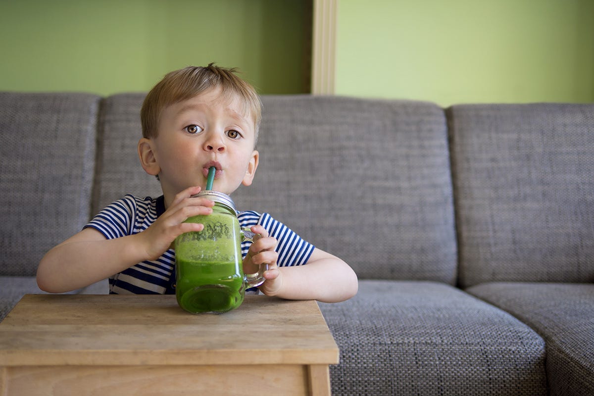 Smoothie sani per i più piccoli Uno smoothie per convincere i bambini a mangiare verdure