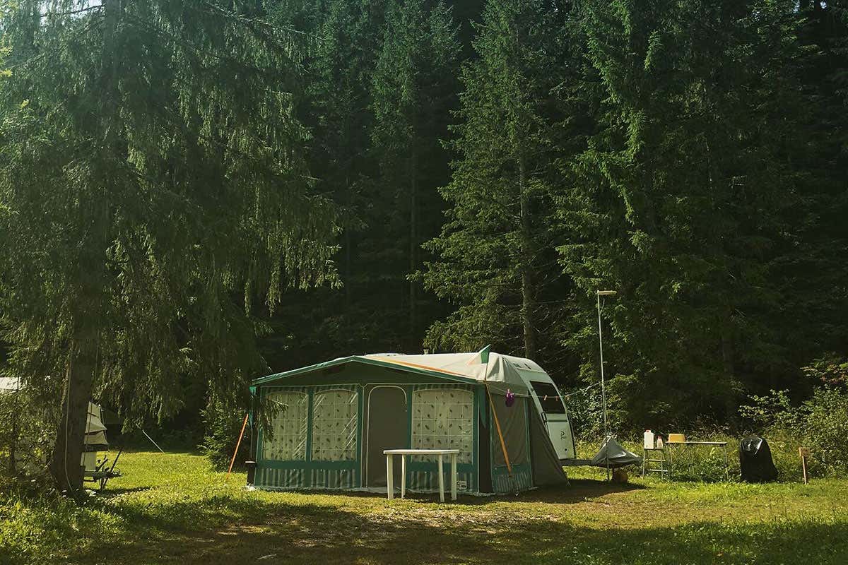 Trascorrere le vacanze a cielo aperto in un camping glamour tra le Alpi e le Dolomiti Trascorrere le vacanze a cielo aperto in un camping glamour tra le Alpi e le Dolomiti