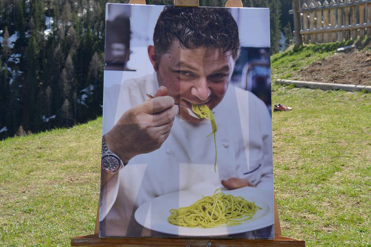 Un ritratto dello chef Mattias Peri