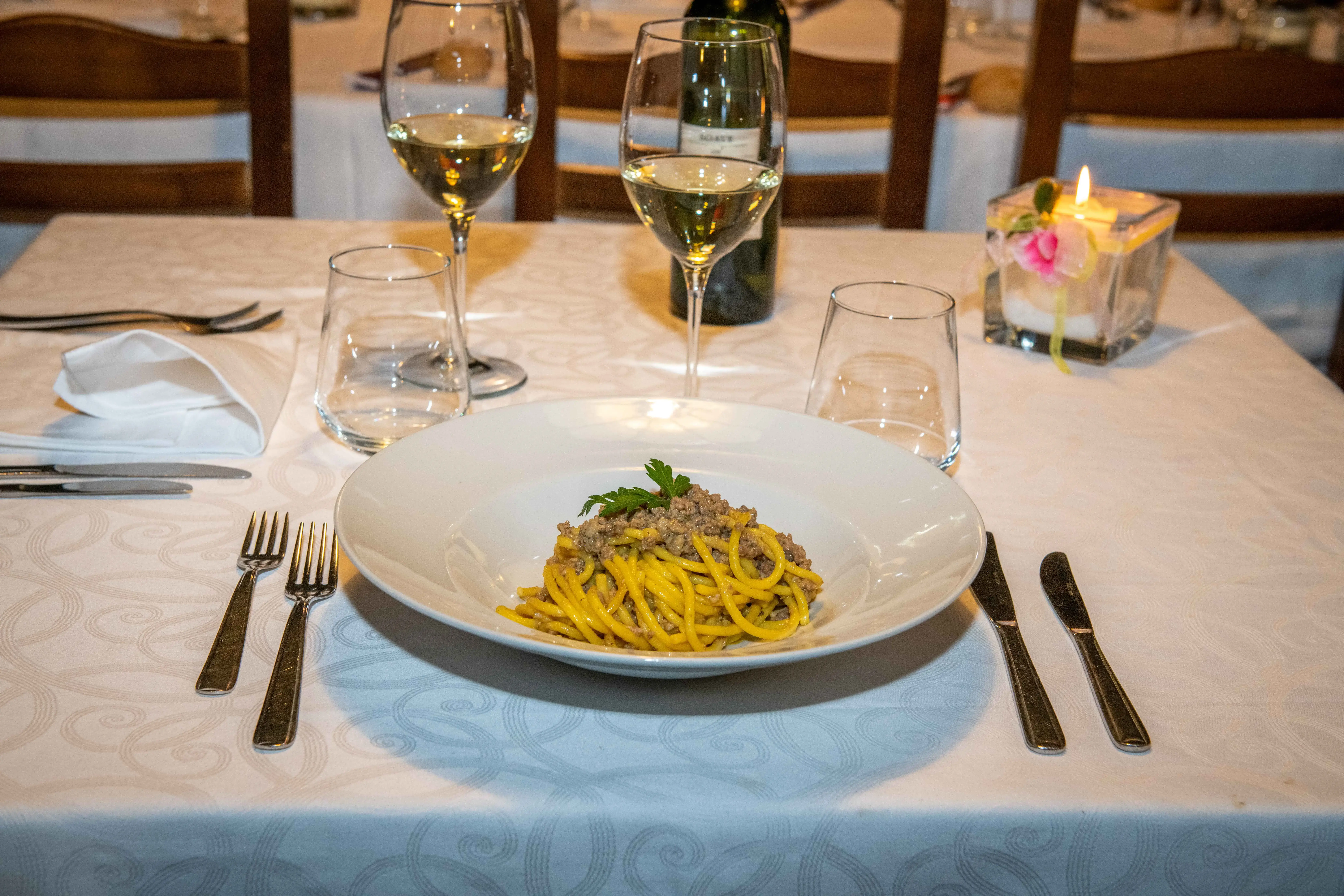 La bont&agrave; dell'enogastronomia Vino, castelli e tour in bici: alla scoperta del borgo di Soave