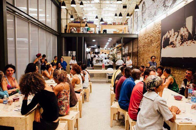 La solidarietà di Bottura arriva a Londra 30 cuochi a sostegno del Refettorio Felix La solidarietà di Bottura arriva a Londra 30 cuochi a sostegno del Refettorio Felix