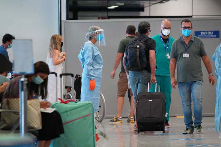 Test obbligatori per chi entra in Sardegna - Test per chi sbarca in Sardegna Turisti in fuga in attesa del Tar