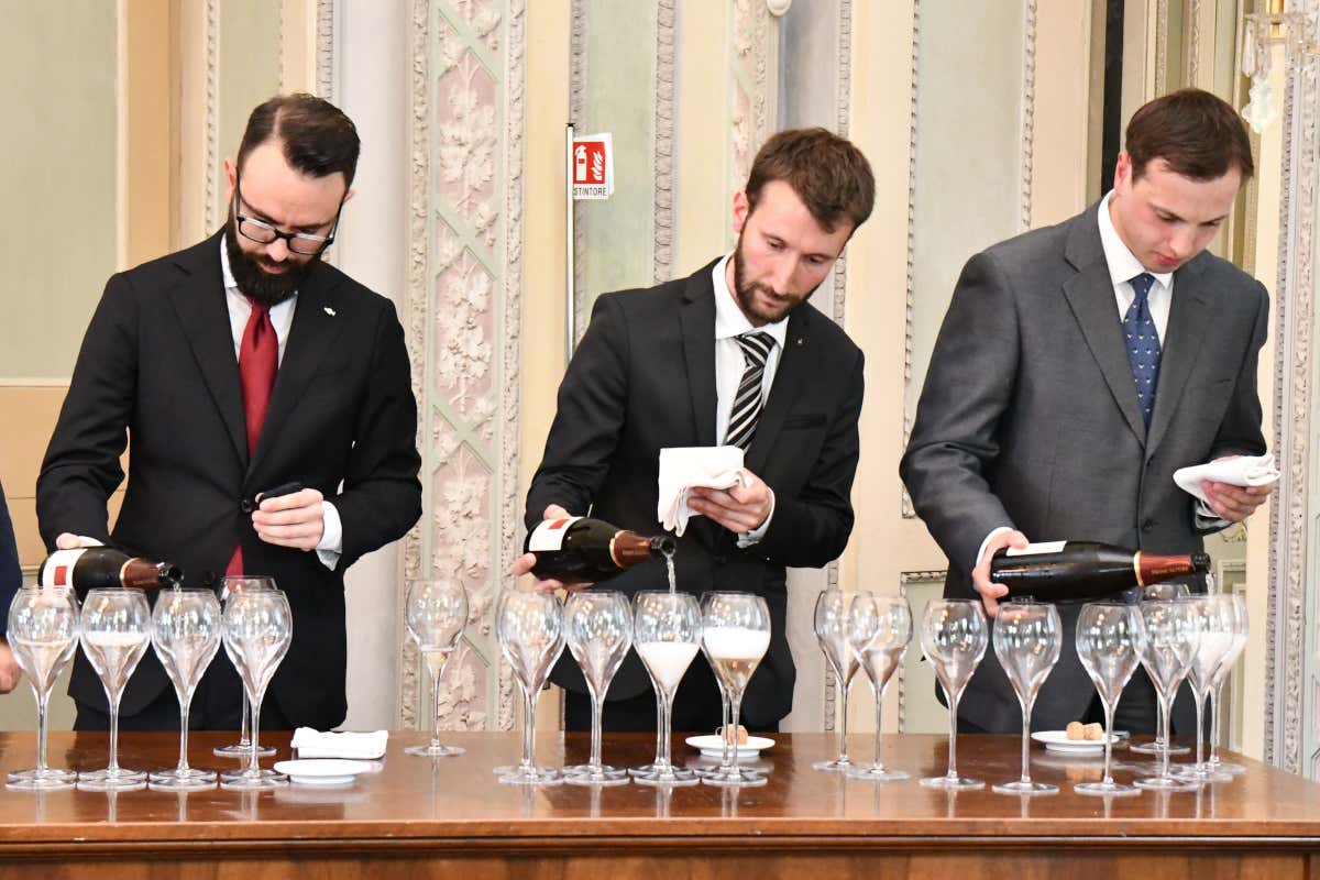 Da sinistra Brancaleoni, Galvan e Sala È Cristian Brancaleoni il miglior sommelier d'Italia per Aspi Da sinistra Brancaleoni, Galvan e Sala È Cristian Brancaleoni il miglior sommelier d'Italia per Aspi
