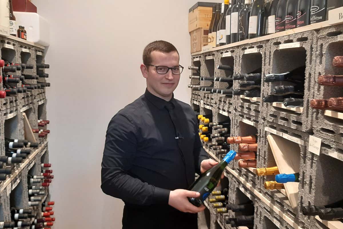 Rrahaman Marina, il sommelier di Labirinto by 12 monaci Labirinto della Masone a Fontanellato uno scrigno d'arte natura e cucina Rrahaman Marina, il sommelier di Labirinto by 12 monaci Labirinto della Masone a Fontanellato uno scrigno d'arte natura e cucina