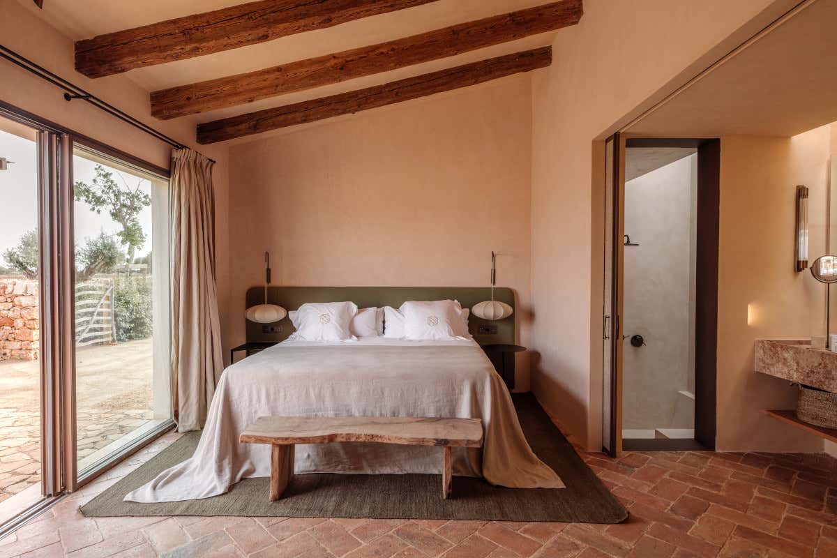 Vacanze a Minorca, i consigli per dormire e mangiare lontano dagli all-inclusive