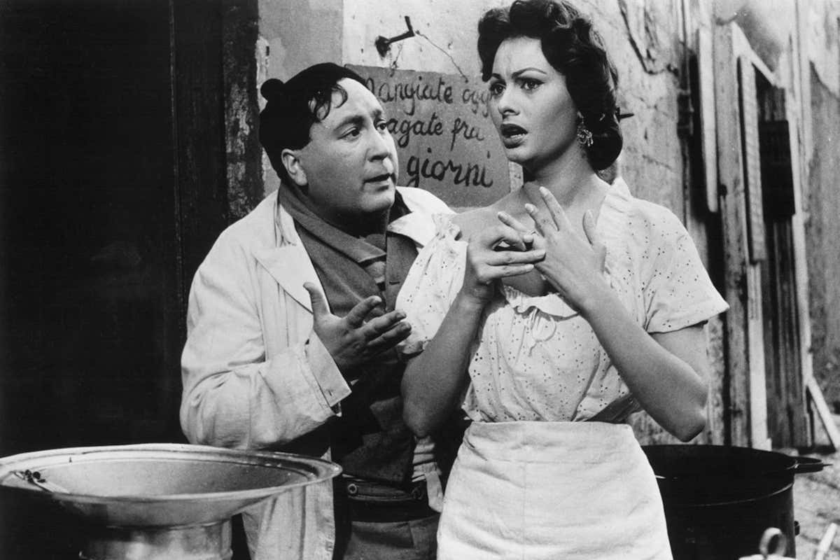 Sophia Loren in una scena de L'Oro di Napoli