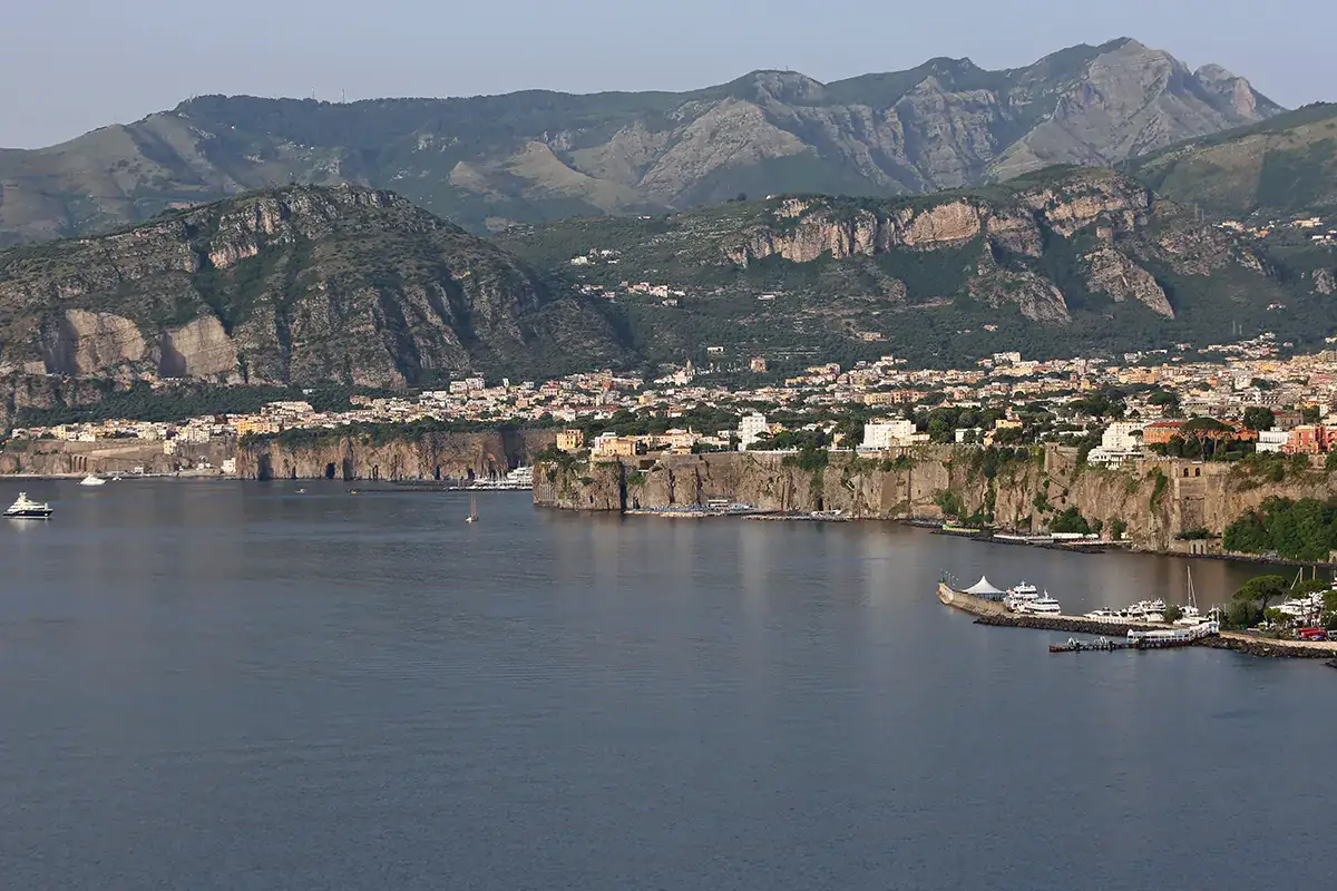 Uno scorcio della Penisola Sorrentina Nella Penisola di Sorrento turismo Covid-free e test rapidi in hotel