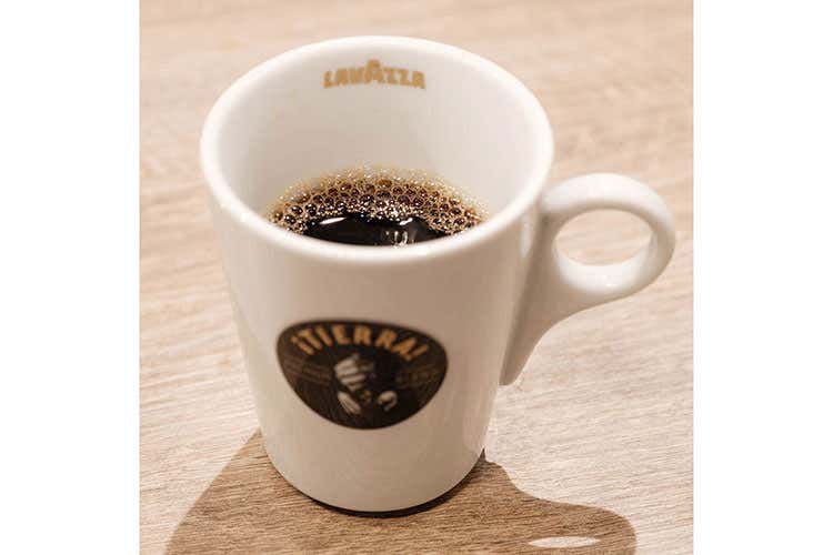 (Sostenibilità e alta gastronomia Lavazza a Care's con il caffè iTierra) (Sostenibilità e alta gastronomia Lavazza a Care's con il caffè iTierra)