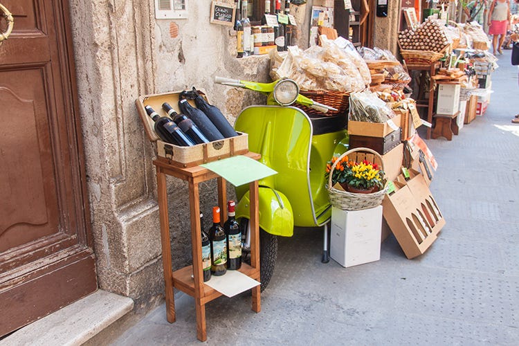 Gli italiani rientrano dalle vacanze con prodotti tipici - I souvenir restano un mustFormaggi e salumi in cima alla lista