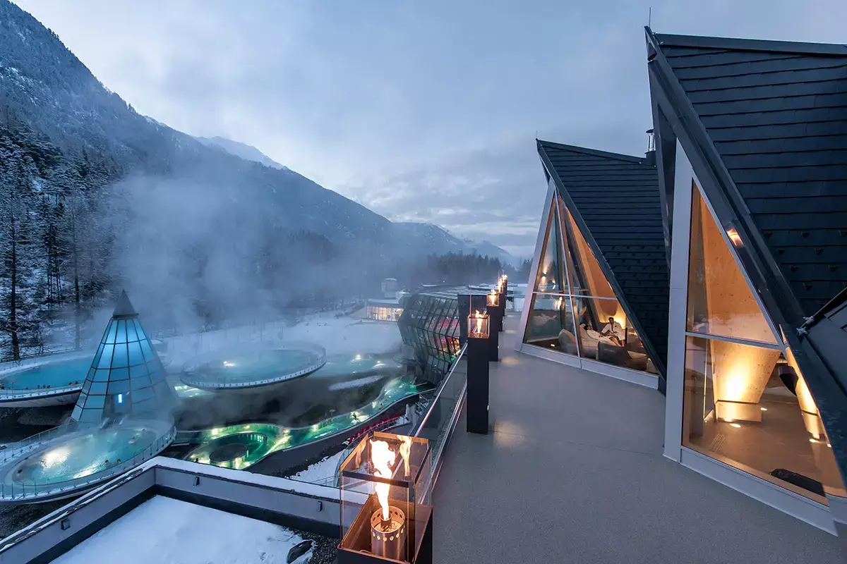 L’innovativa spa 3000 che si estende su due livelli sul tetto  Valle dell’Ötztal, estate in montagna tra mummie, bici e agenti segreti
