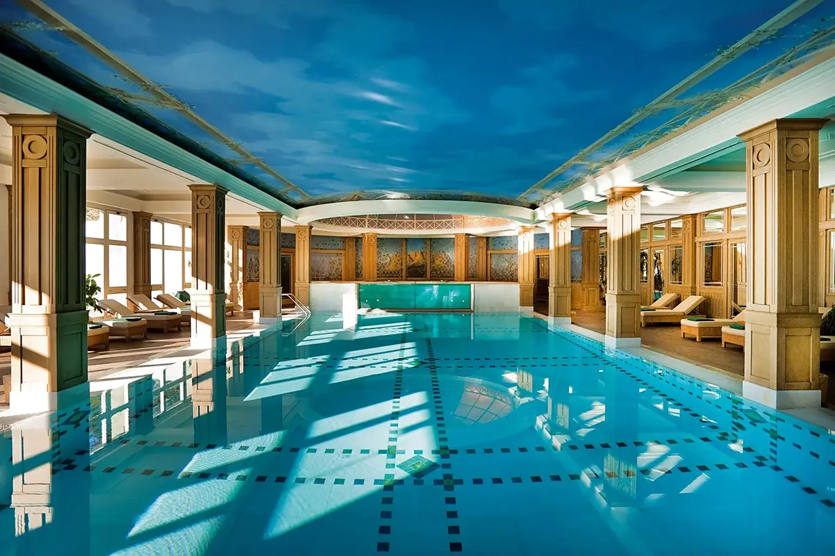 Cristallo, a Luxury Collection Resort & Spa Autunno in montagna? Prova le spa degli hotel e dei rifugi di Cortina
