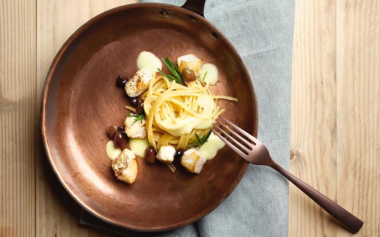 Un Italia in lungo e in largo: Spaghettone monograno Felicetti il Cappelli con emulsione di olio extravergine al Rosmarino e limone Femminiello, Ricciola del Mediterraneo e olive Taggiasca Disegna la tua vacanza sulle Dolomiti: le novità del Bonfanti di Chienes
