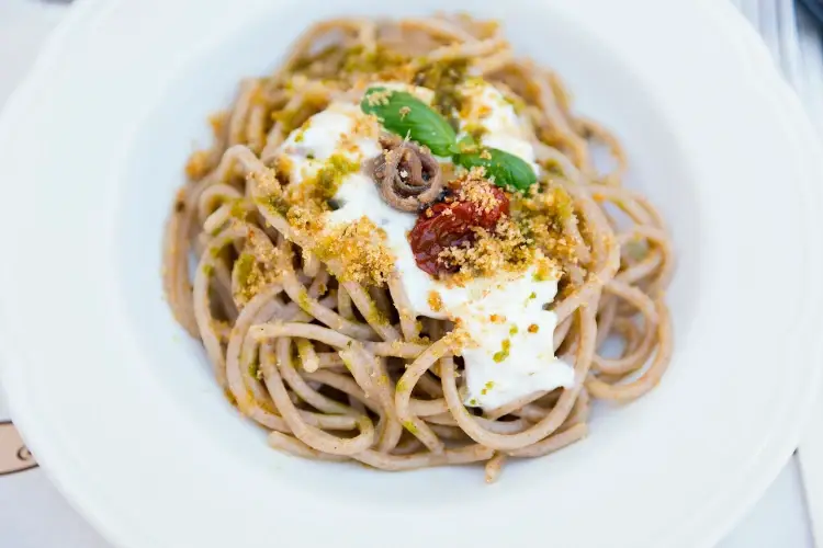 Spaghetti di mezzanotte Viaggio culinario on the road all’Isola Tiberina con Queen Makeda