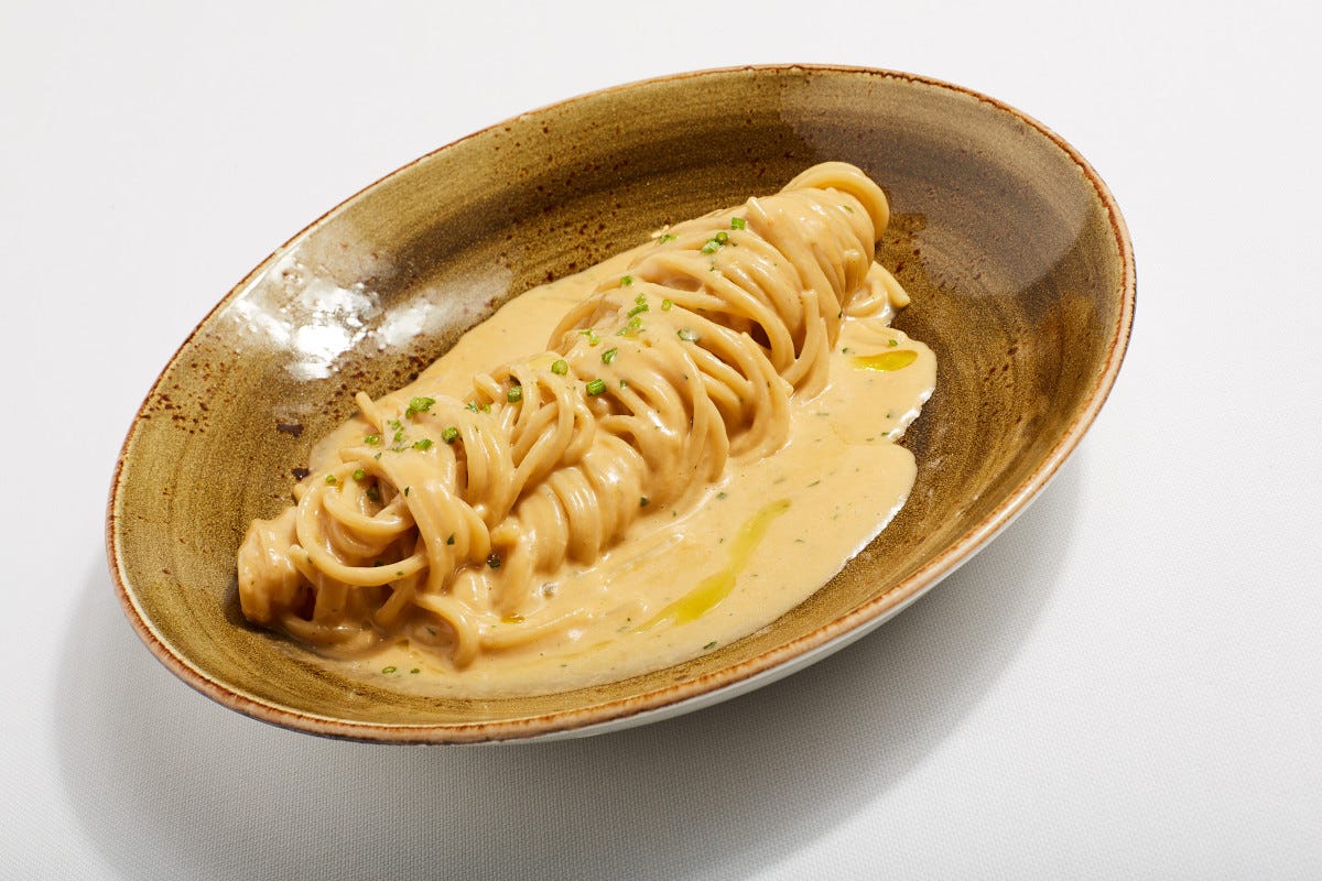 Gli spaghetti con i ricci di mare Il Moro festeggia i quindici anni con un restyling di design e gusto