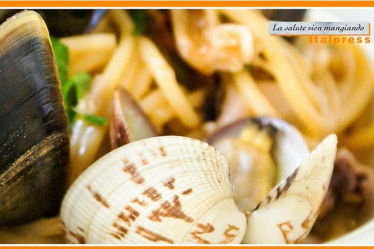 Gli spaghetti con le vongole, una ricetta per contrastare l'osteoporosi