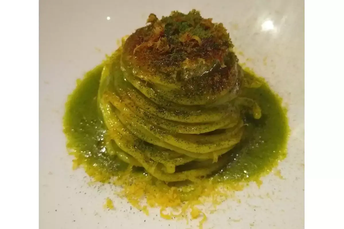 Spaghetto in salsa aglio, olio, peperoncino, bottarga A La M&eacute;nag&egrave;re va in scena il ristorante del futuro