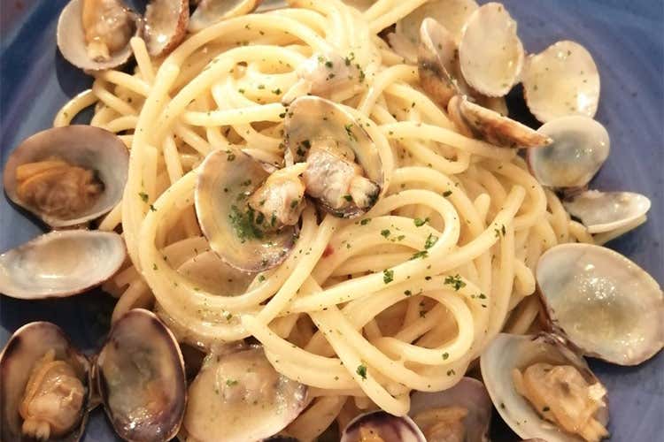 Spaghettoni alle vongole - Cucina a Roma con Filippo Paolini: &laquo;Voglio dare emozioni, non stupire&raquo;