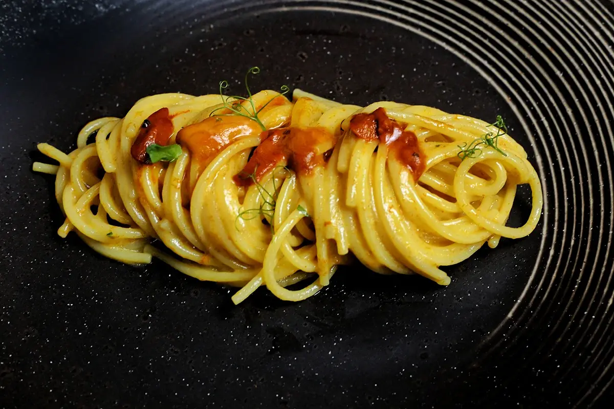 Spaghetto ai ricci di mare [[Giro del Golfo in otto giorni]]: il bello e il buono dei Campi Flegrei