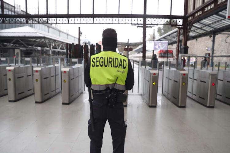 Limitati i spostamenti, attivit&agrave; commerciali chiuse, inclusi i ristoranti di tutto il Paese - Dopo l'Italia, tocca alla Spagna? Un aumento di casi fuori controllo