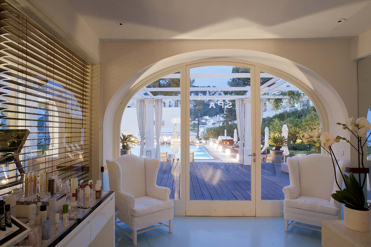 Il menu trattamenti fonde tradizione mediterranea e tecniche moderne J.K. Place Capri, rifugio bianco sull’isola azzurra