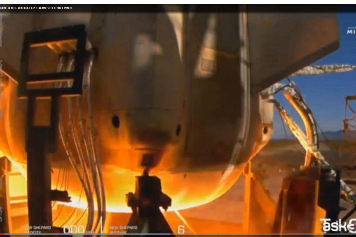 Bezos (Amazon) porta per la 4a volta turisti nello spazio Bezos (Amazon) porta per la 4a volta turisti nello spazio