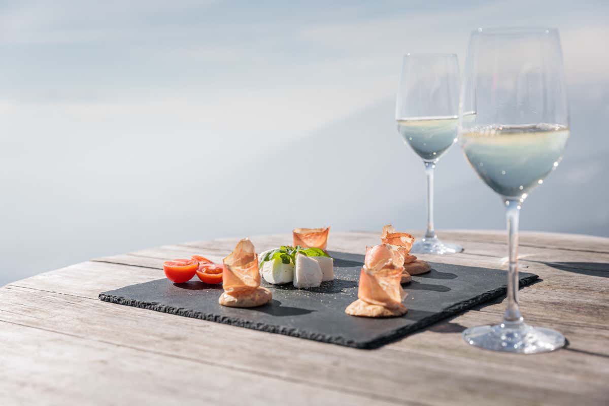 In sei rifugi di Rio Pusteria per gustare lo speck all'aperitivo In sei rifugi di Rio Pusteria per gustare lo speck all'aperitivo