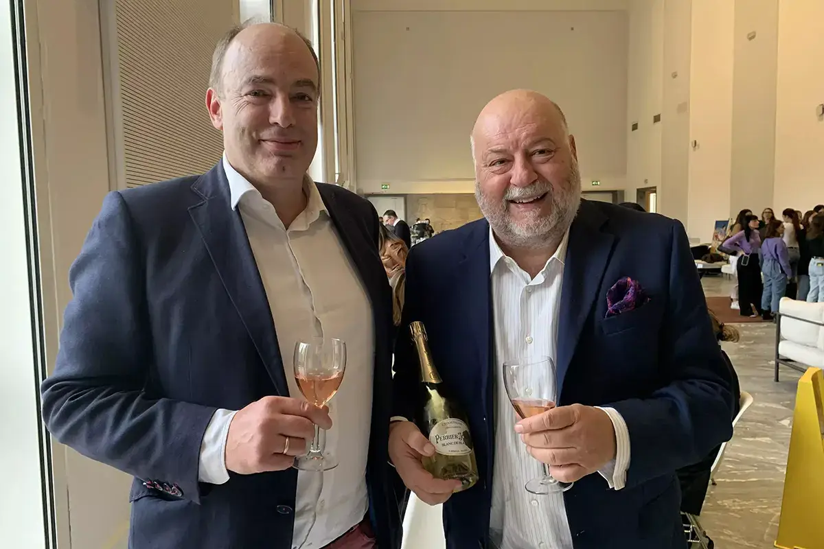 Charles Spence e Leo Damiani Champagne, non solo gusto: il &ldquo;botto&rdquo; scatena il buon umore