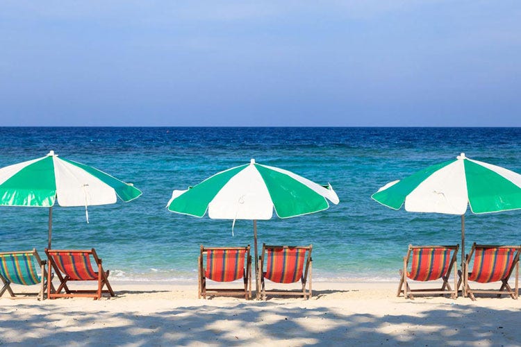 Il turismo mordi e fuggi lascia le spiagge vuote in settimana - Vacanze sì, ma solo nel weekend E la domenica gli hotel si svuotano