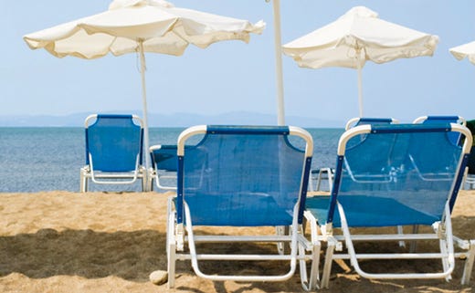 Vacanze estive con la retromarcia Il 34% degli italiani resta a casa