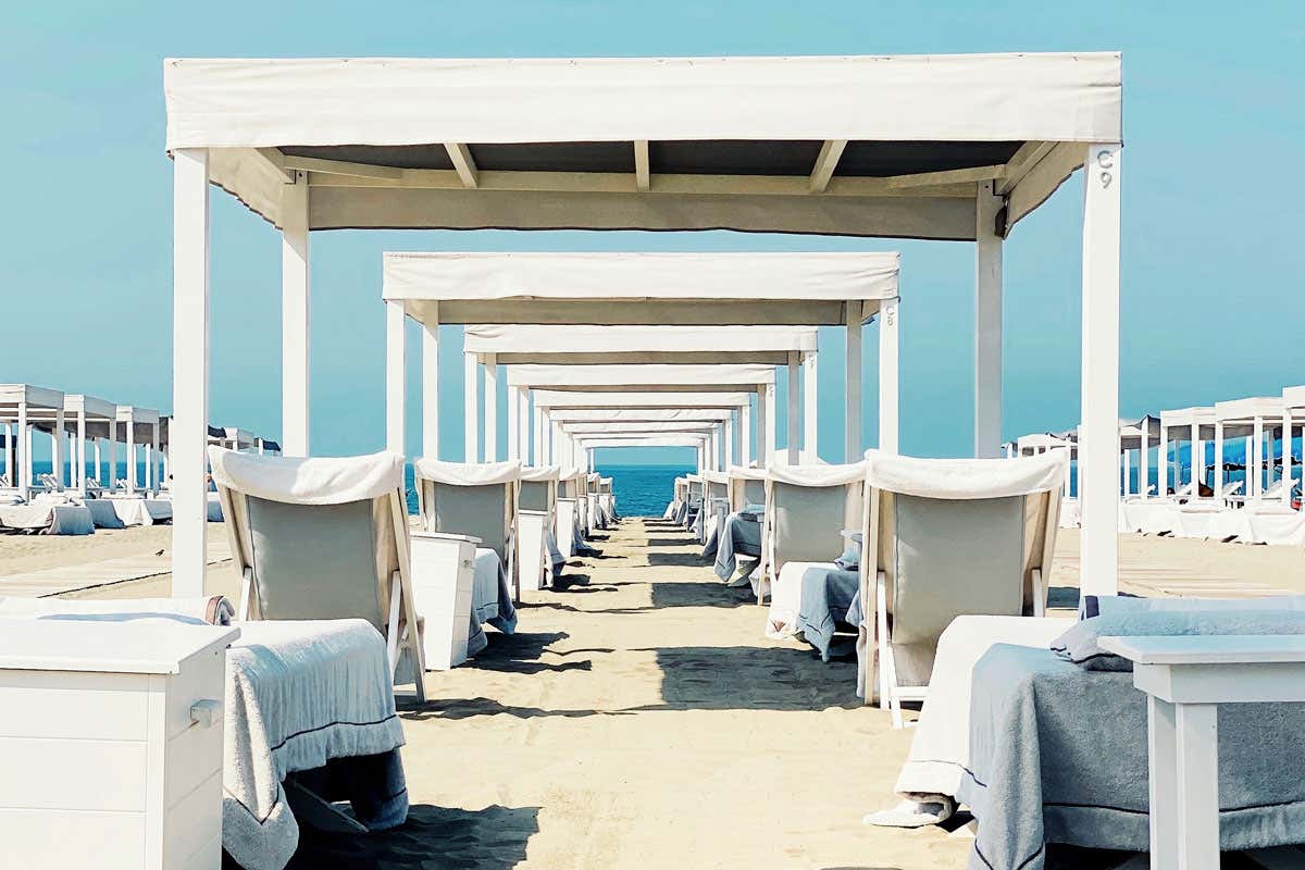 Un paradiso estivo: spiaggia, mare e cucina gourmet ai Bagni di Villa Grey Un paradiso estivo: spiaggia, mare e cucina gourmet ai Bagni di Villa Grey