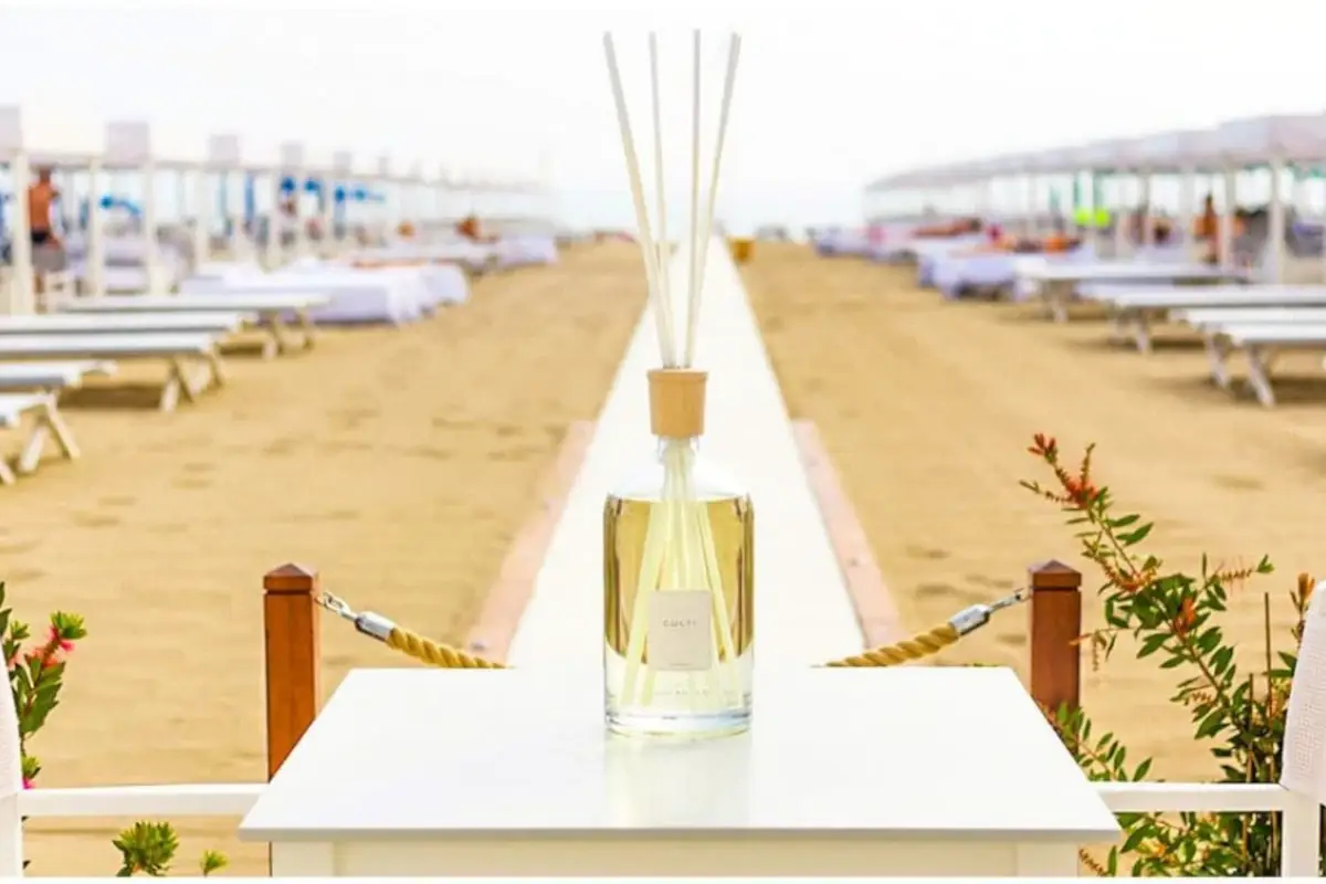 Forte dei Marmi Da Dior a Etro e Missoni, il fashion griffa e &ldquo;profuma&rdquo; i beach club