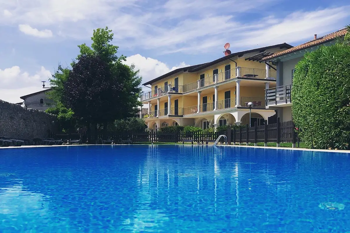 L’hotel Splendid Sole di Manerba. Fonte: Facebook E allo hotel Splendid Sole di Manerba splende… una nuova stella