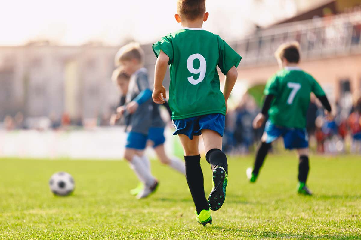 Non è mai troppo presto per praticare attività fisica Sport di squadra: quando consigliarli ai bambini Non è mai troppo presto per praticare attività fisica Sport di squadra: quando consigliarli ai bambini