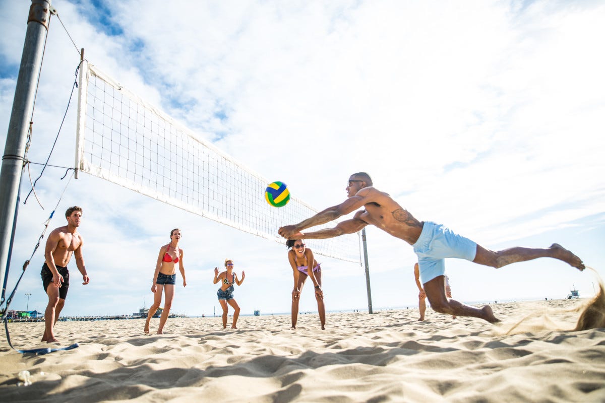Sport in spiaggia: tutte le attività consigliate per un'estate in movimento