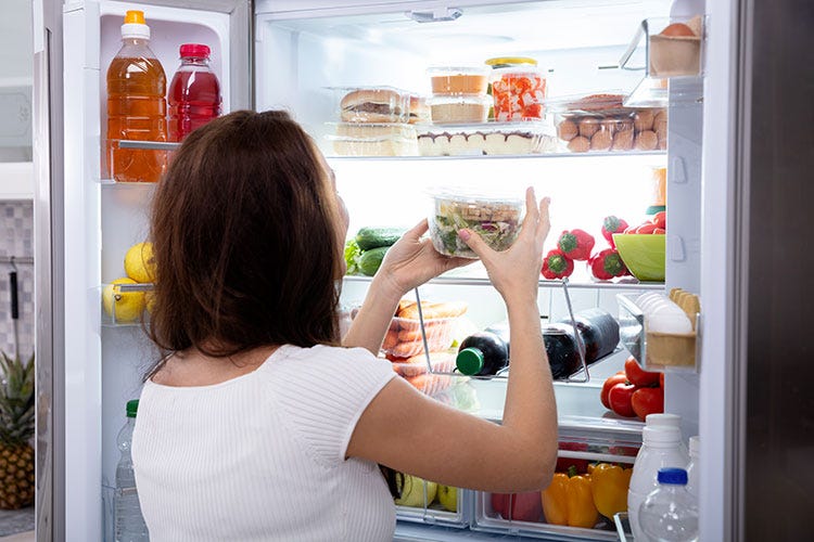 5 semplici passi per combattere lo spreco alimentare - Italiani spreconi, ecco 5 regole per organizzare il frigorifero di casa